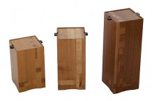 Handgemaakte houten urnen